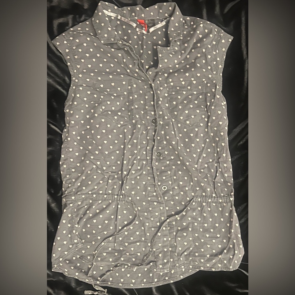 H&M Gray Sleeveless Button Down Top w Drawstring at Waistline